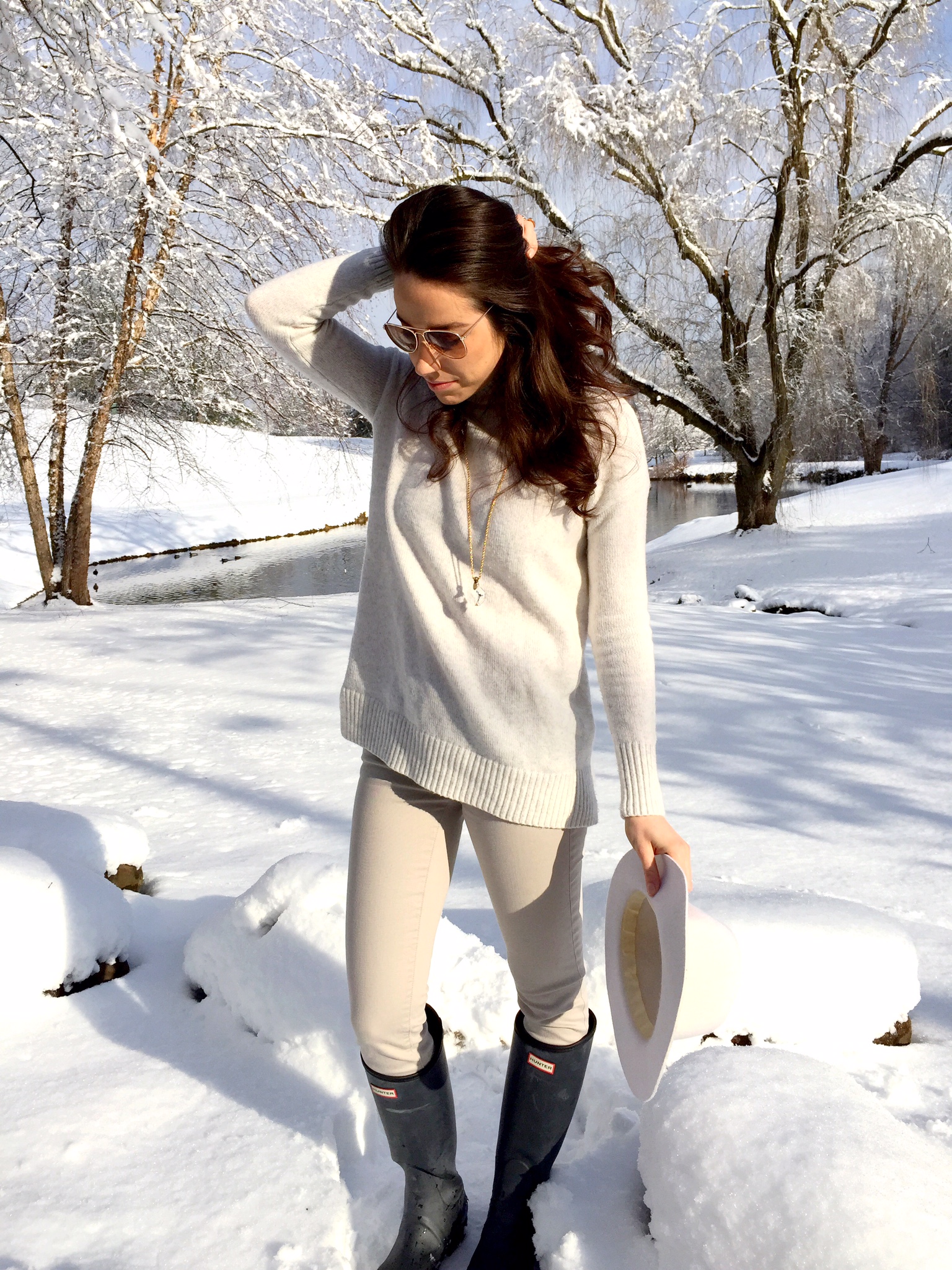 winter white | floppy hat and hunter boots | outfit idea