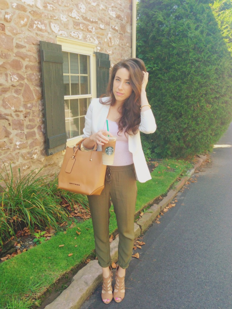 summer to fall transitional wardrobe pieces | a faux leather camel tote