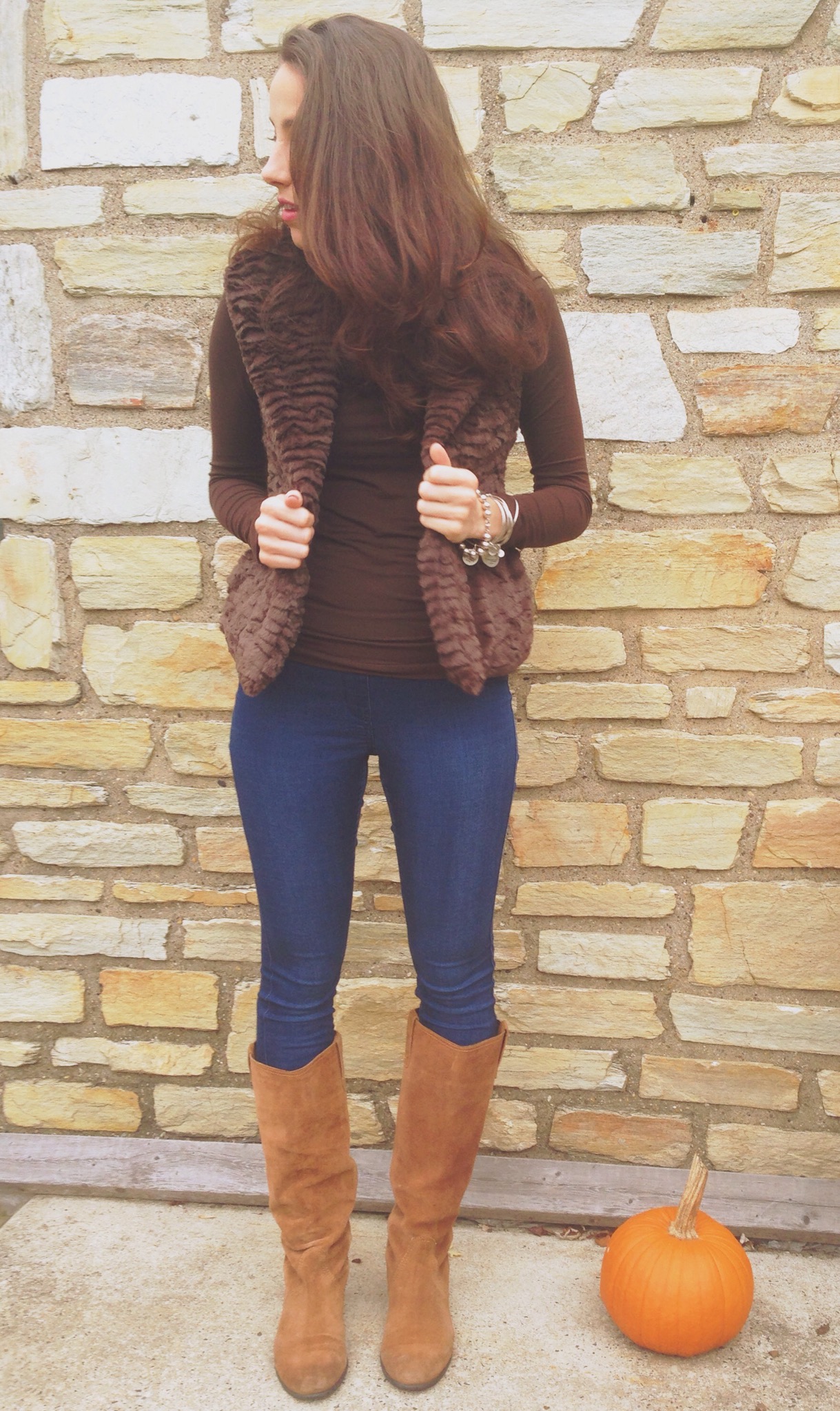 fall uniform | faux fur vest, jeggings, and alex & ani